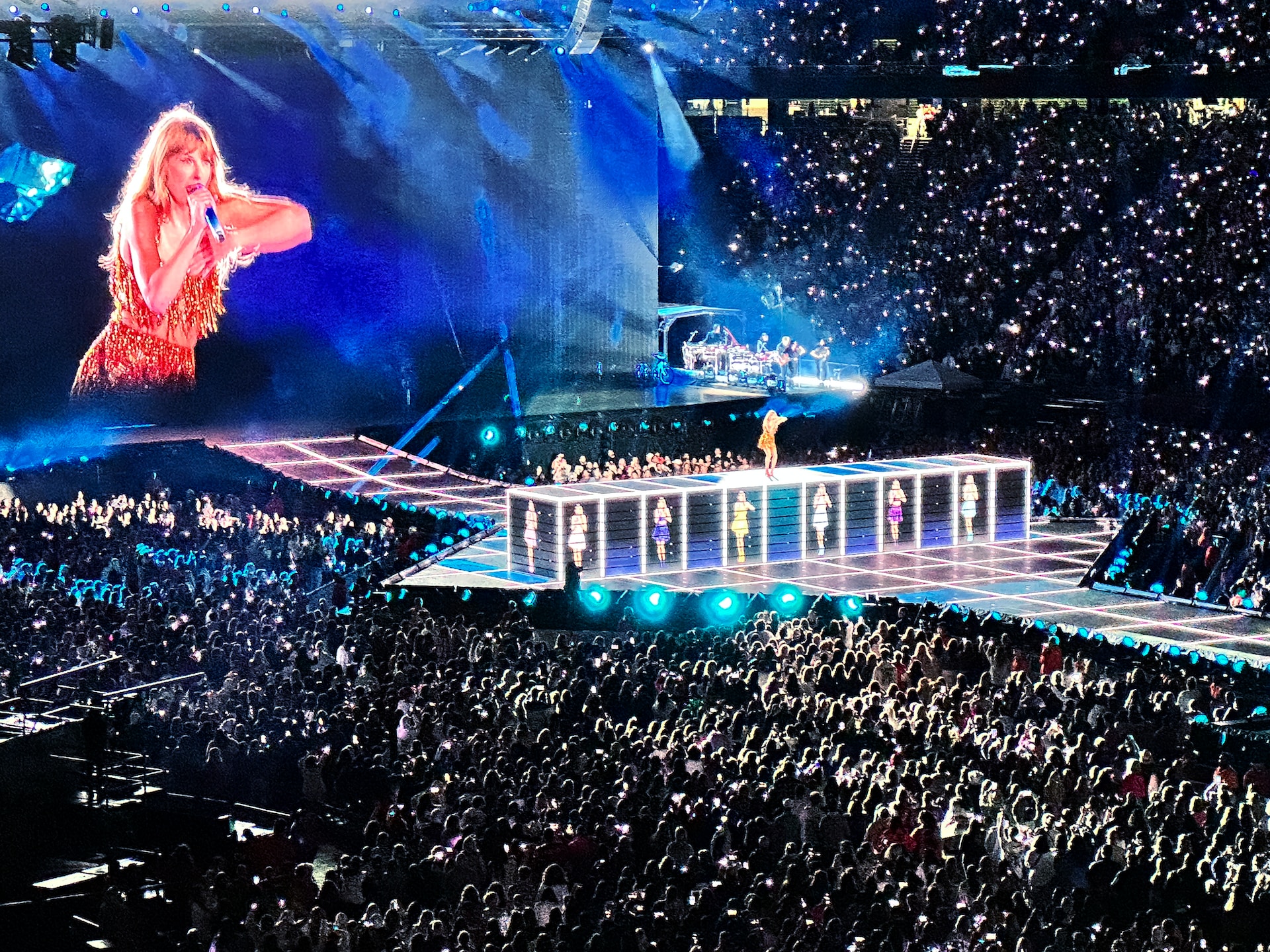 What You Can Learn From Taylor Swift’s PR Blueprint - The Marketing Sage